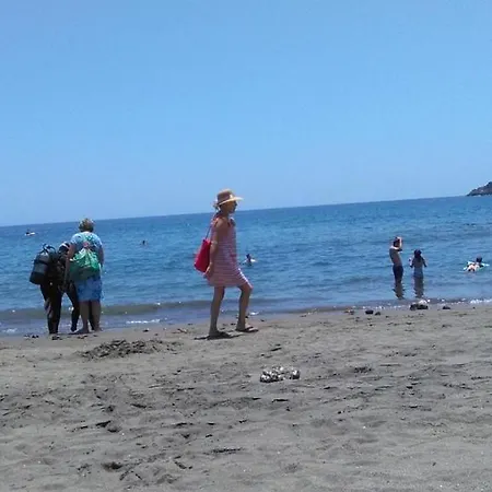Matrimonial En Un Bajo Bano Compartido Areas Compartidas Абадес