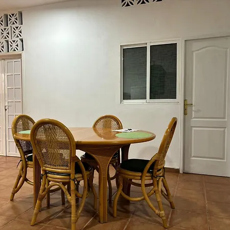 Matrimonial En Un Bajo Bano Compartido Areas Compartidas