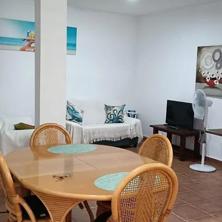 Matrimonial En Un Bajo Bano Compartido Areas Compartidas * Abades (Tenerife)