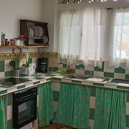 Matrimonial En Un Bajo Bano Compartido Areas Compartidas