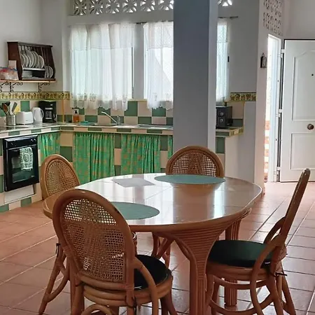 Matrimonial En Un Bajo Bano Compartido Areas Compartidas Casa vacanze Abades (Tenerife)