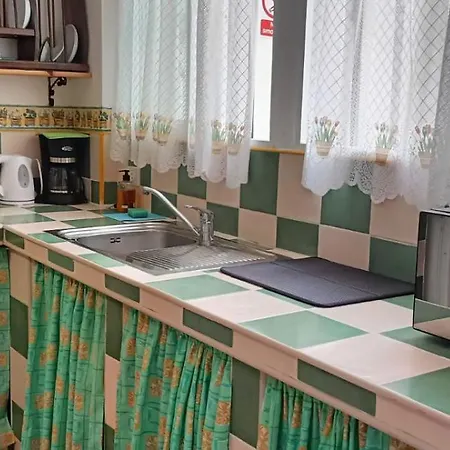 Matrimonial En Un Bajo Bano Compartido Areas Compartidas * Abades (Tenerife)